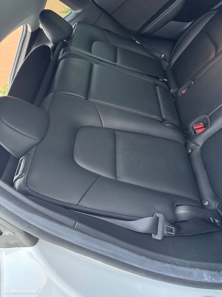 Tesla Model Y Tração Traseira — fotografia 10