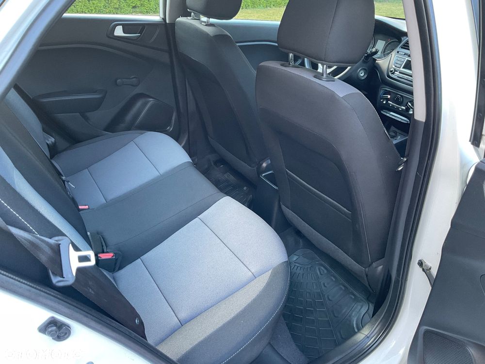 Hyundai i20 - 12