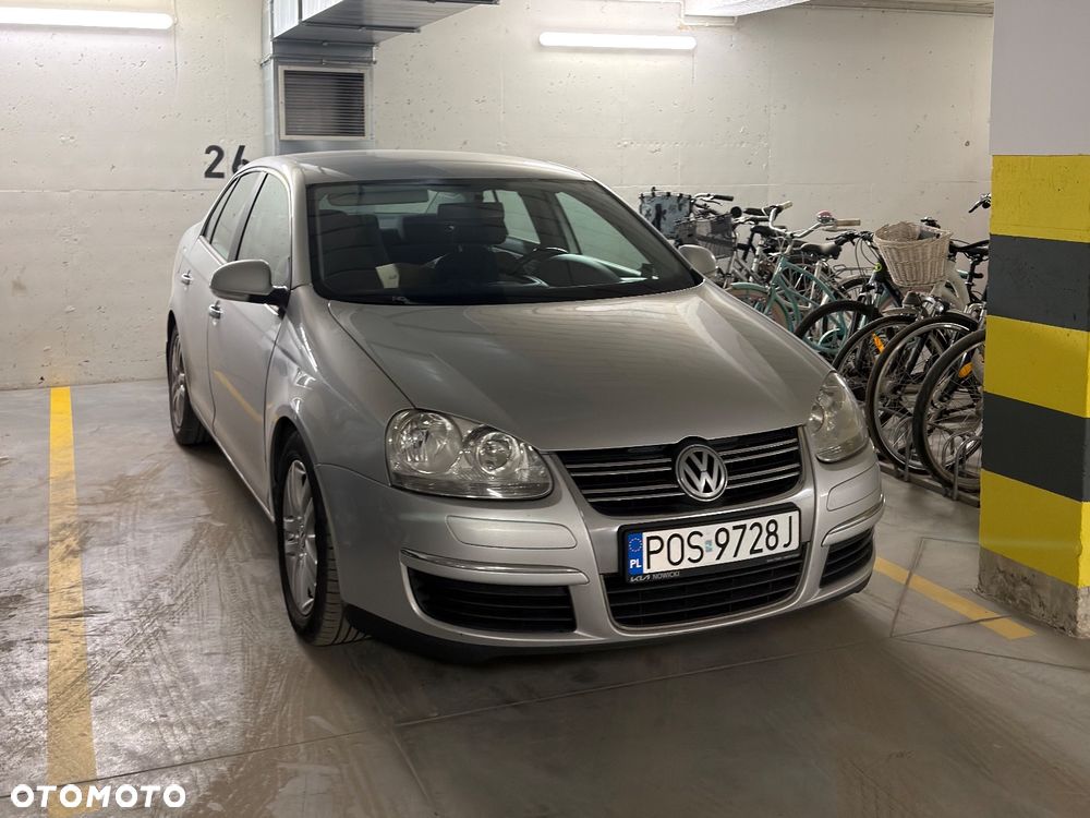 Volkswagen Jetta 1.6 Trendline - 1