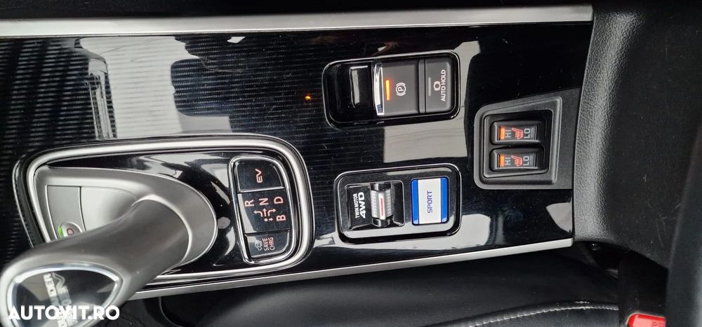 Mitsubishi Outlander 2.4 4WD Plug-In Hybrid Diamant+ - 19