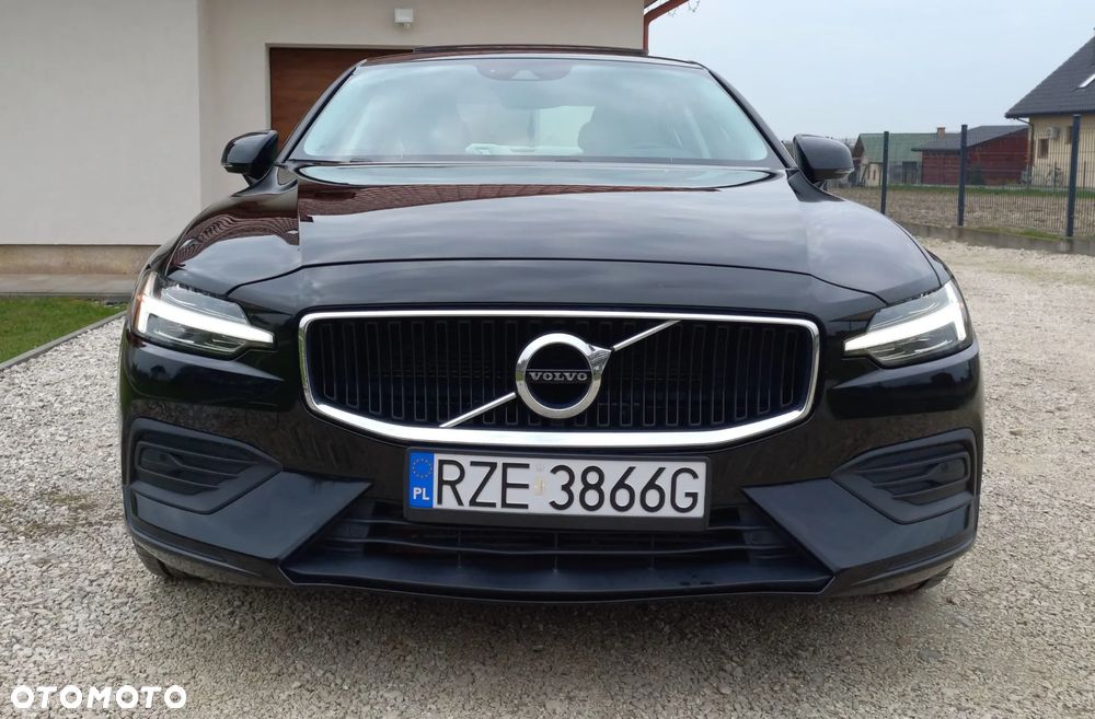 Volvo S60 T5 Momentum Pro - 1