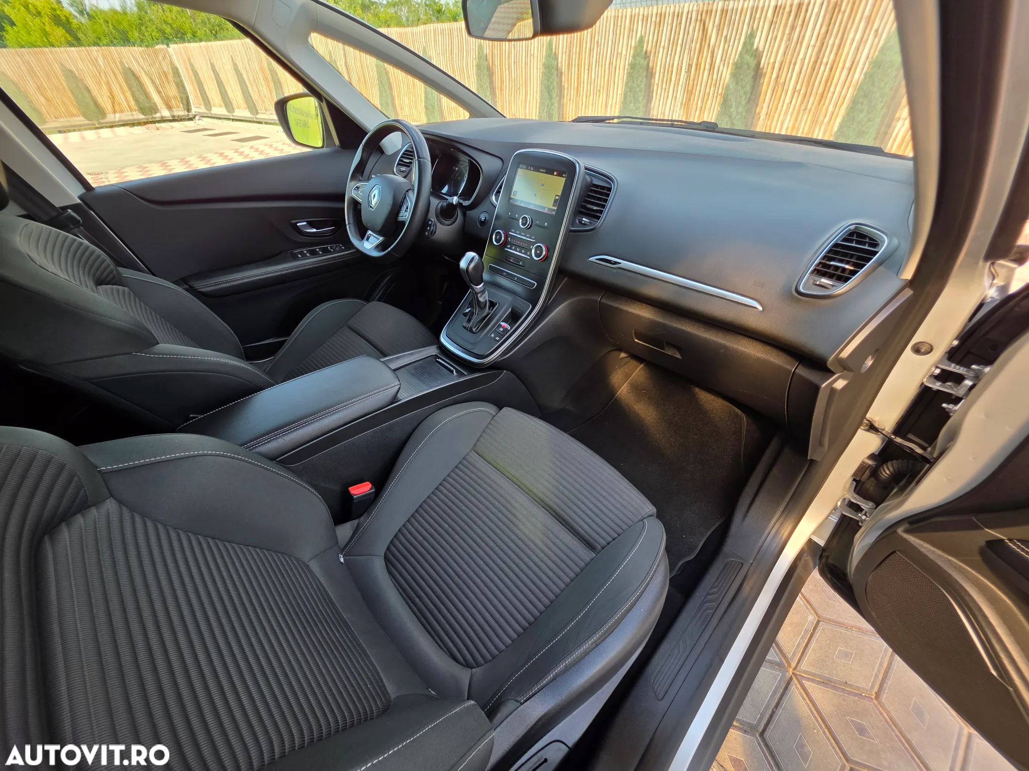 Renault Grand Scenic BLUE dCi 120 EDC BUSINESS EDITION - 24