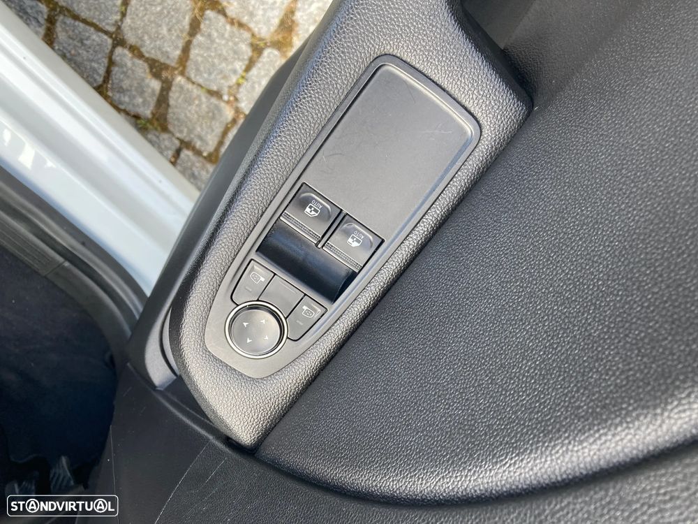 Renault Clio TCe 100 EXPERIENCE - 26