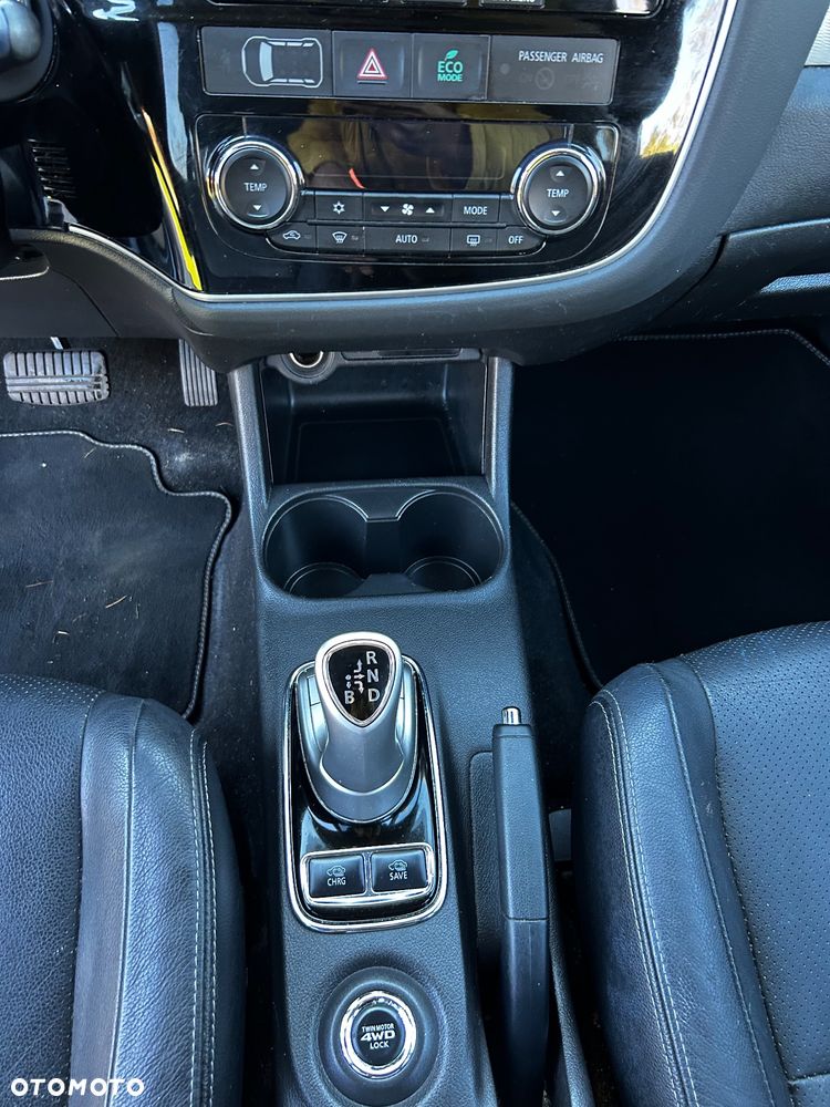 Mitsubishi Outlander 2.0 4WD Top - 8