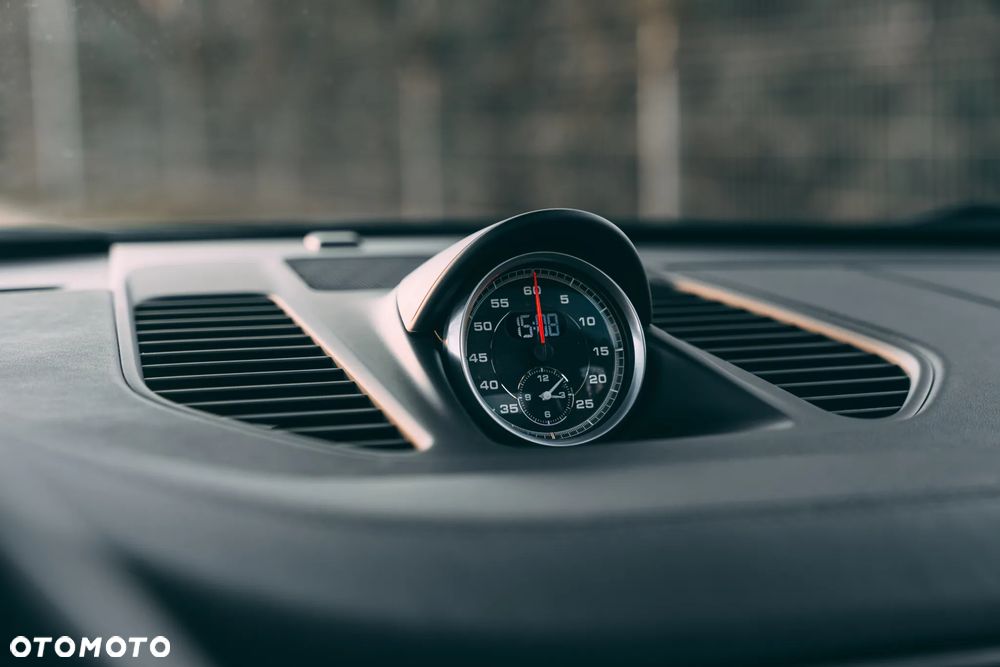 Porsche 911 Carrera 4S - 25