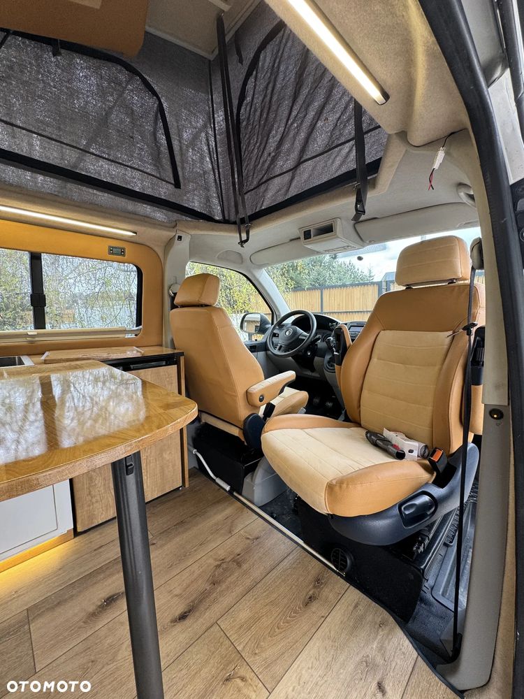 Volkswagen T5 Campervan - 16