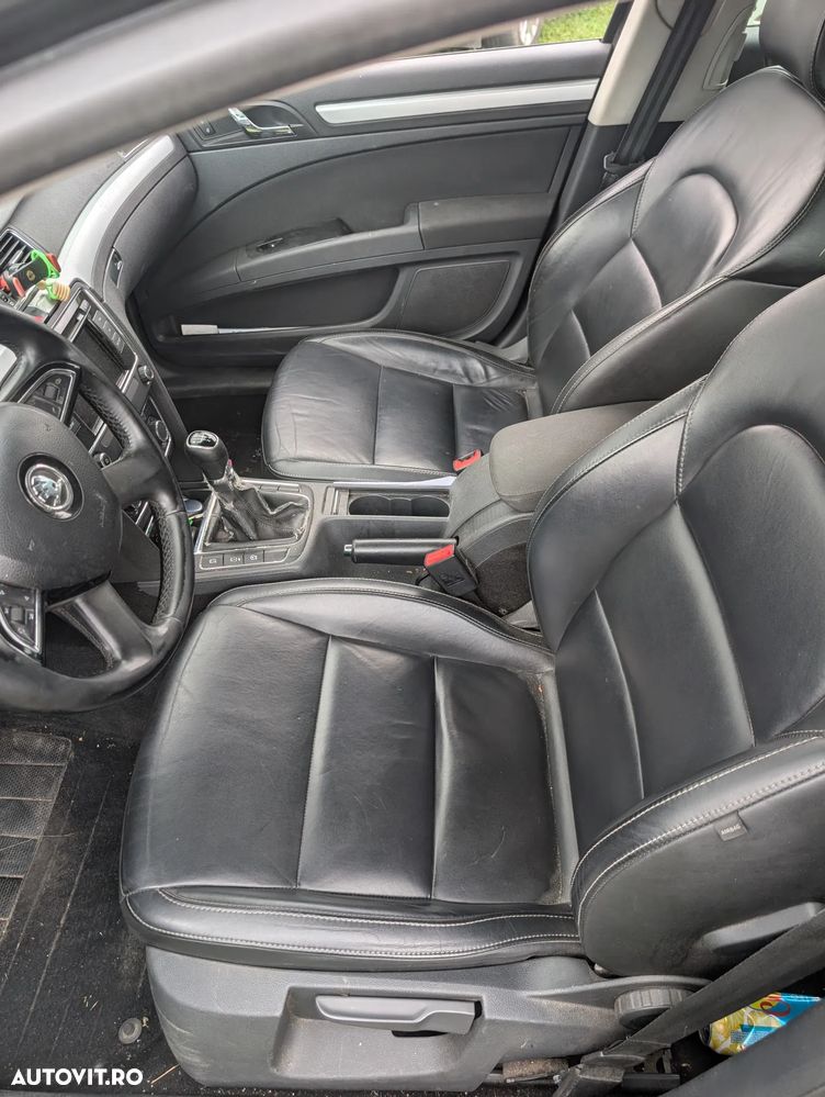 Skoda Superb 2.0 TDI Sportline - 7
