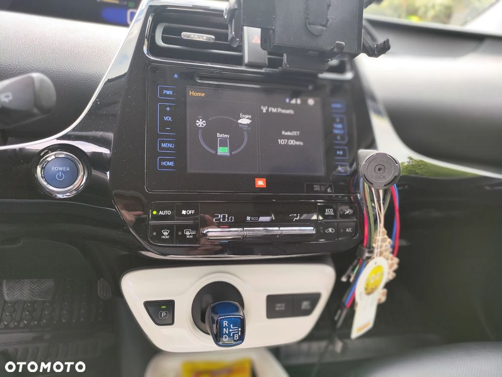 Toyota Prius Hybrid - 22