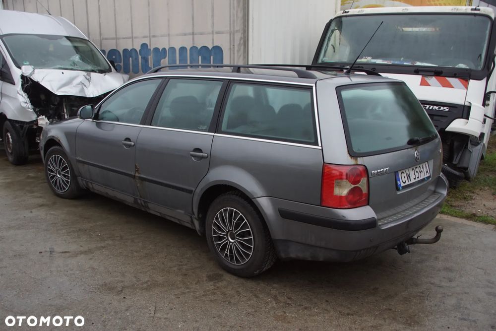 Auto na części - Volkswagen Passat B5 Lift 1.9 TDI 130 KM AWX GGB LA7T 2005R Silnik Skrzynia Drzwi Maska Klapa Zderzak Błotnik Szyba Lusterko Deska Kokpit Sterownik Moduł Czujnik Licznik Kierownica Panel - 3