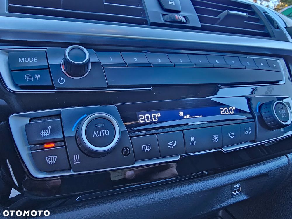 BMW Seria 3 320i xDrive Sport Line - 19