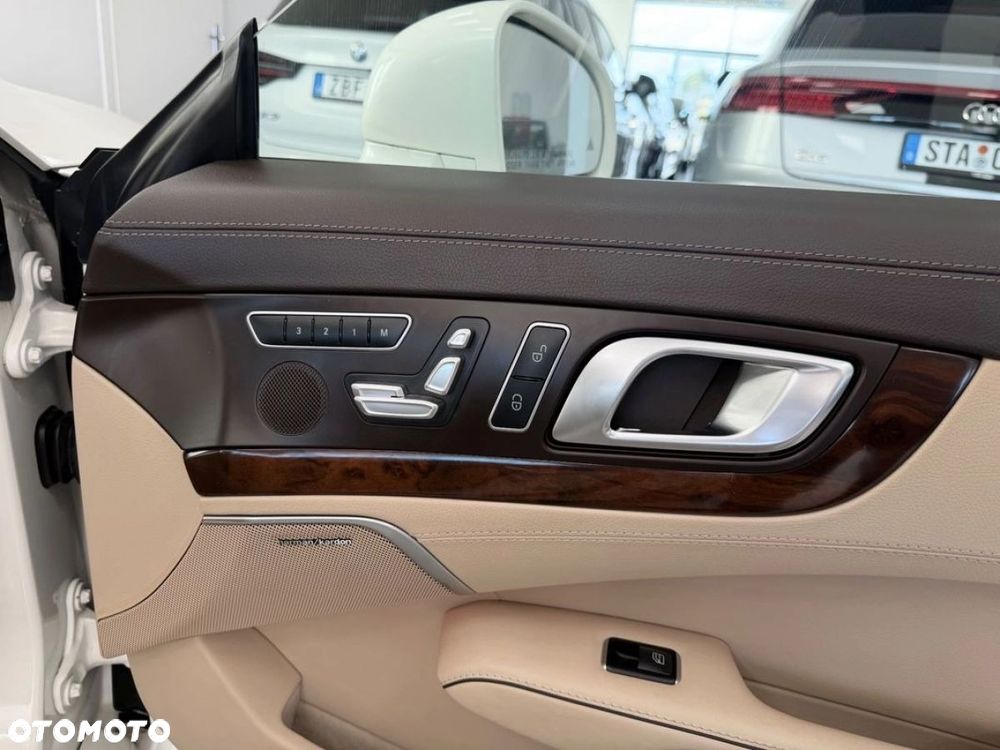 Mercedes-Benz SL - 32