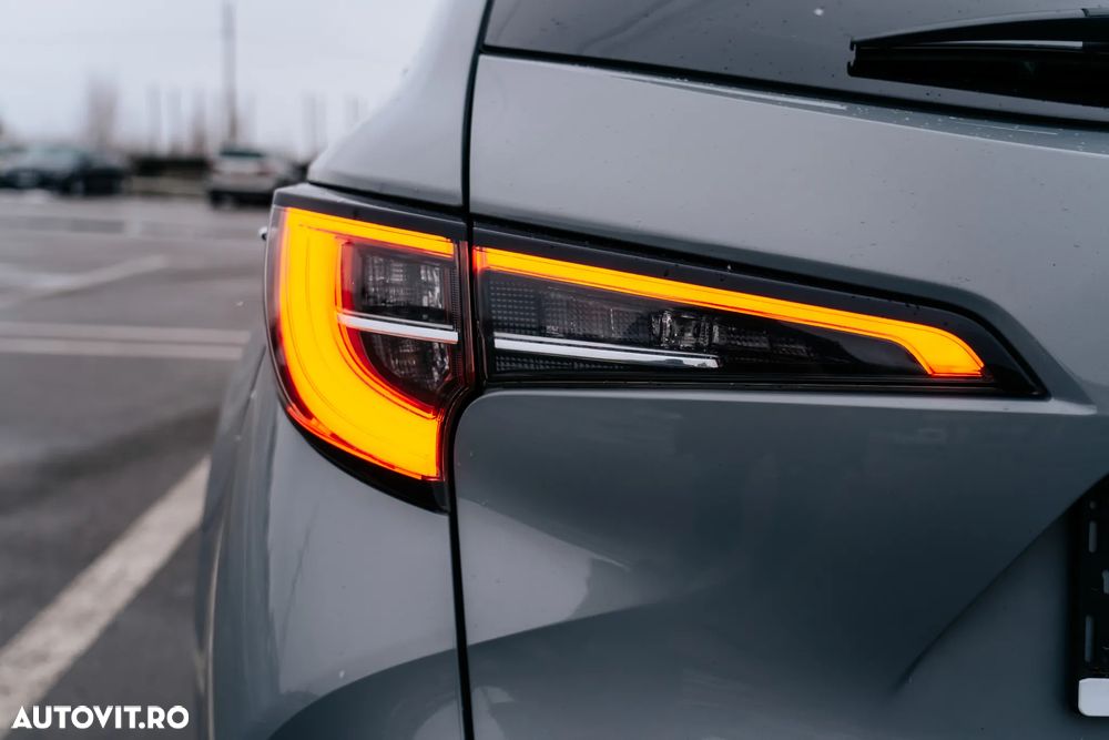 Toyota Corolla 1.8 Hybrid Comfort - 22