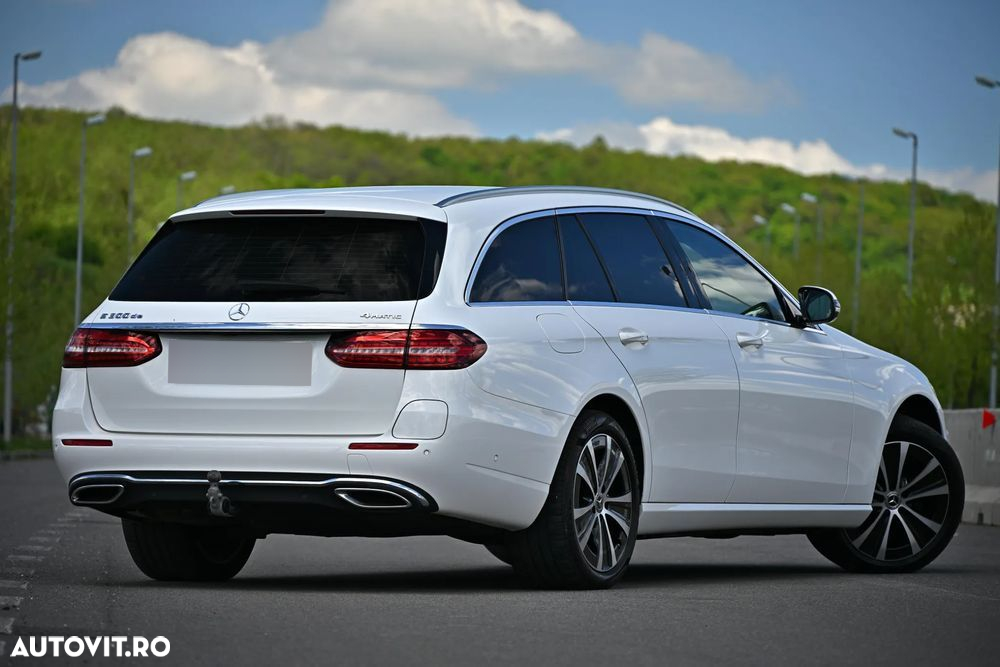 Mercedes-Benz E 300 Hybrid de T-Modell 4MATIC Aut. - 3