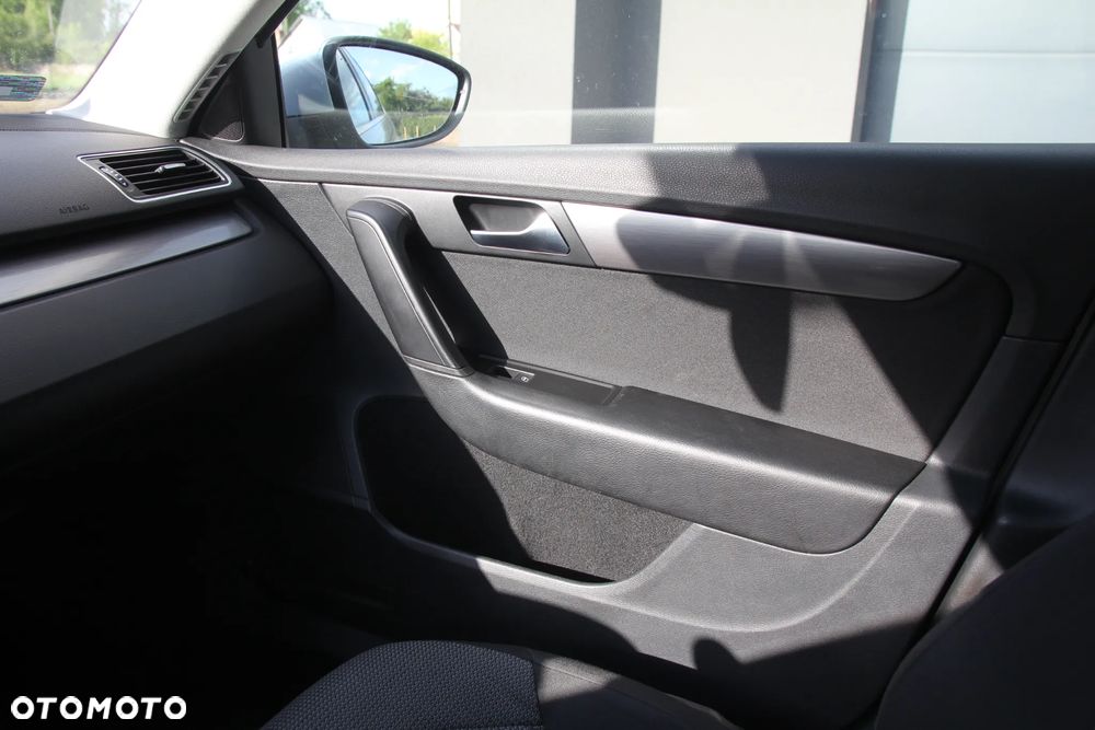 Volkswagen Passat 2.0 TDI Comfortline - 15