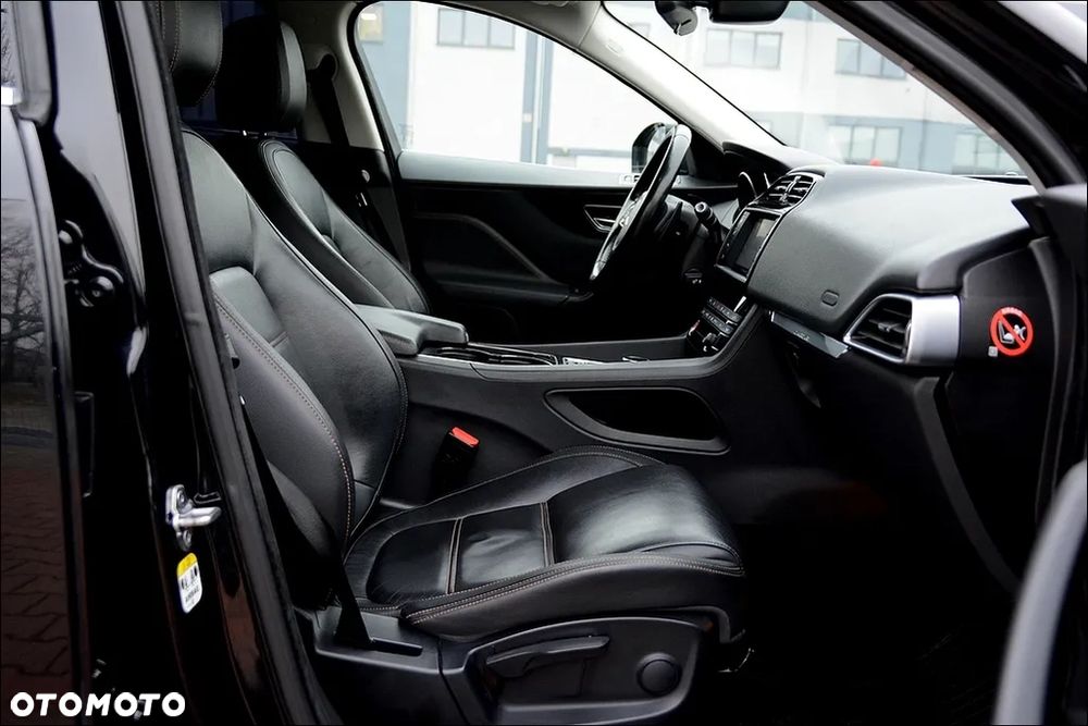 Jaguar F-Pace 2.0 i4D AWD Prestige - 24