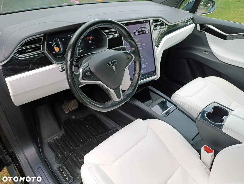 Tesla Model X - 6