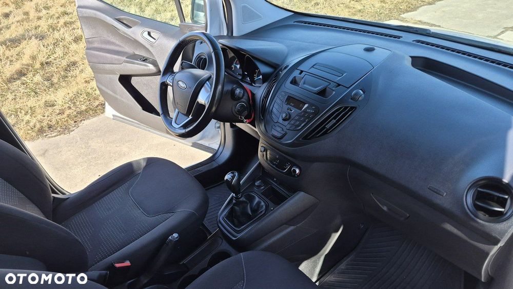 Ford Transit Courier - 13