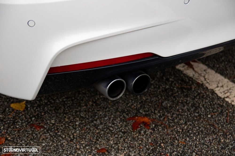 BMW 330 e iPerformance Pack M - 17