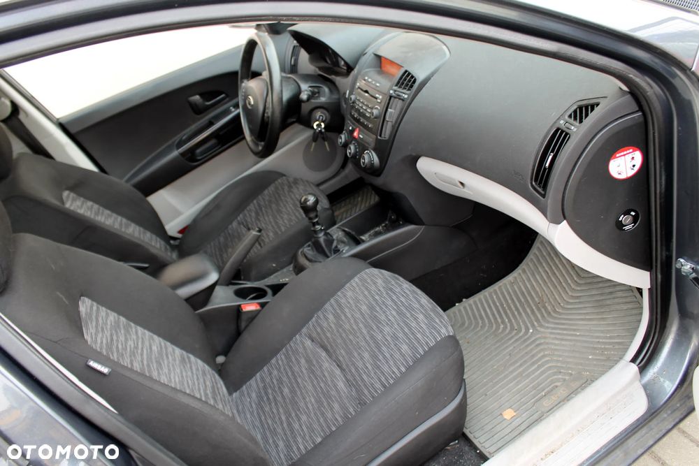 Kia Ceed 1.4 L - 11