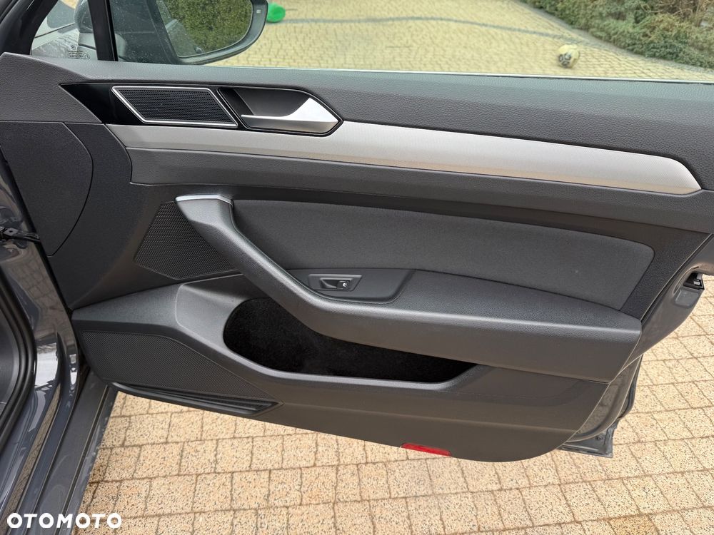 Volkswagen Passat 2.0 TDI SCR Business - 28