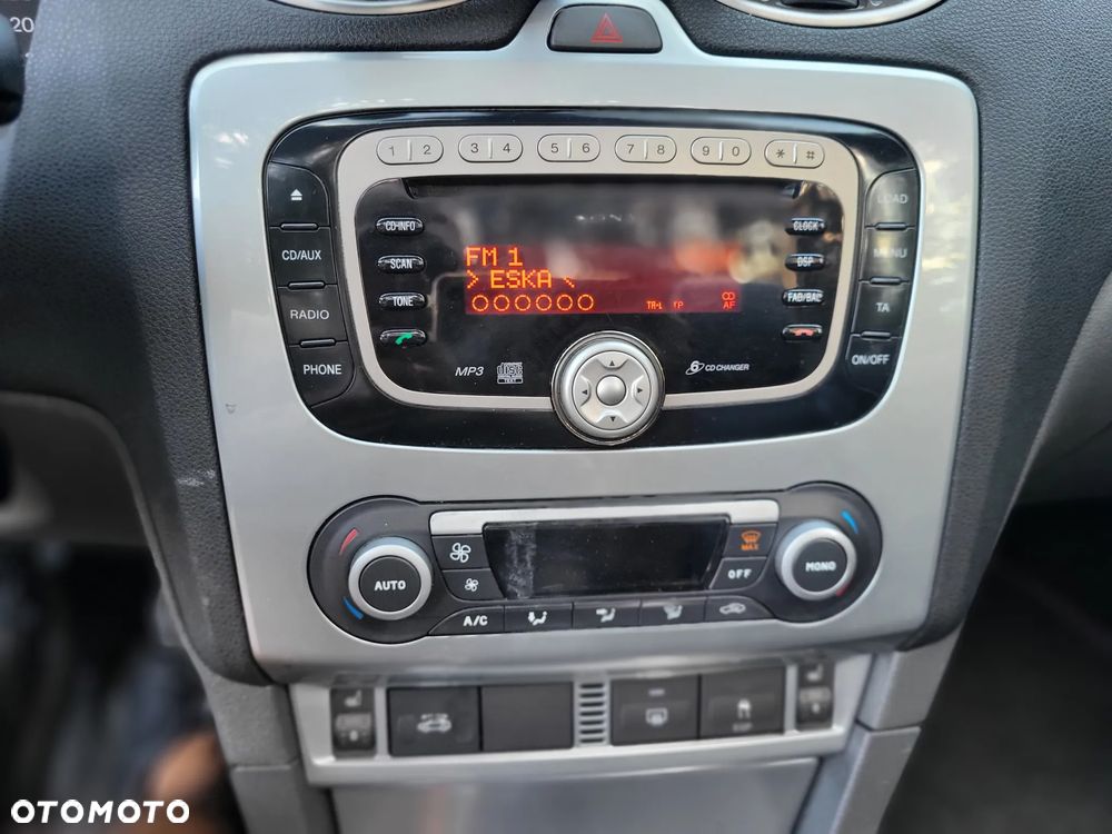 Ford Focus 2.0 16V Titanium - 10