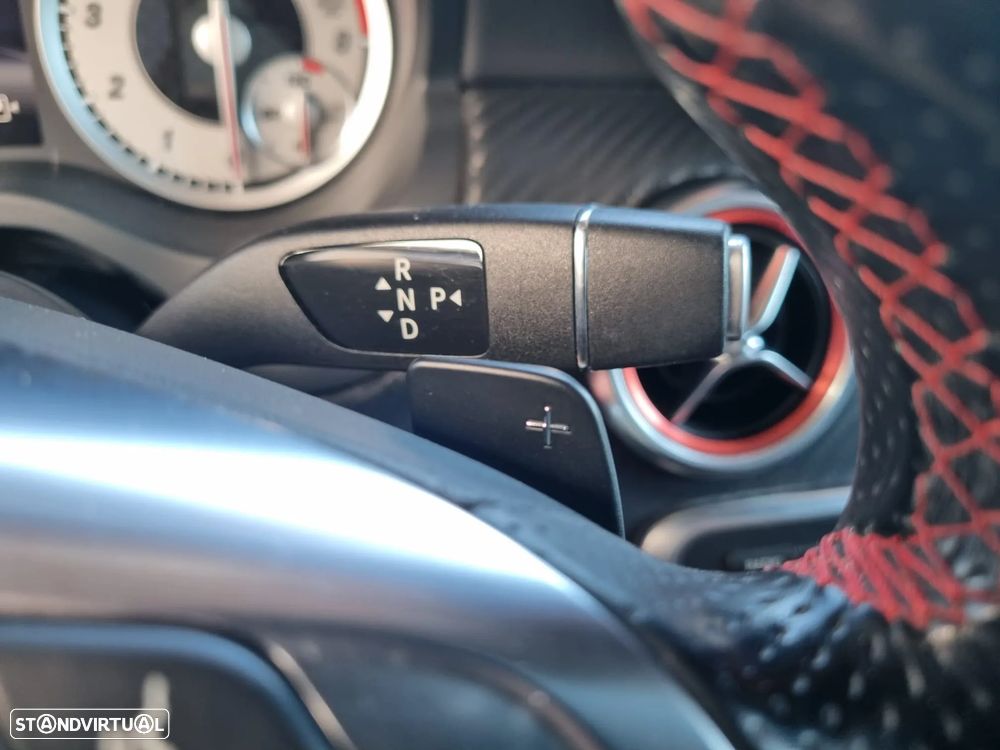 Mercedes-Benz A 180 7G-DCT AMG Line - 16