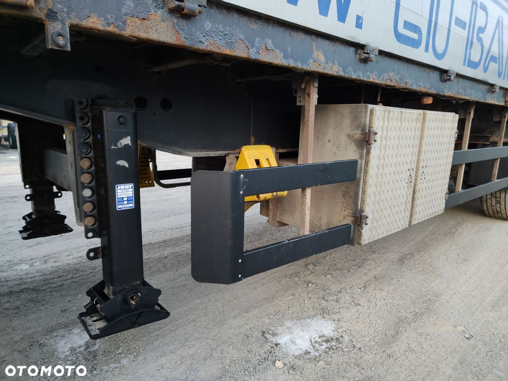 Schwarzmuller J903 - 6