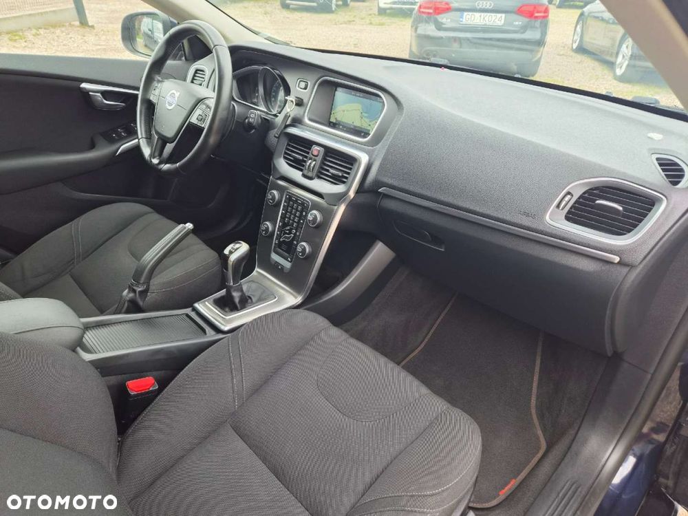 Volvo V40 T2 Momentum - 19