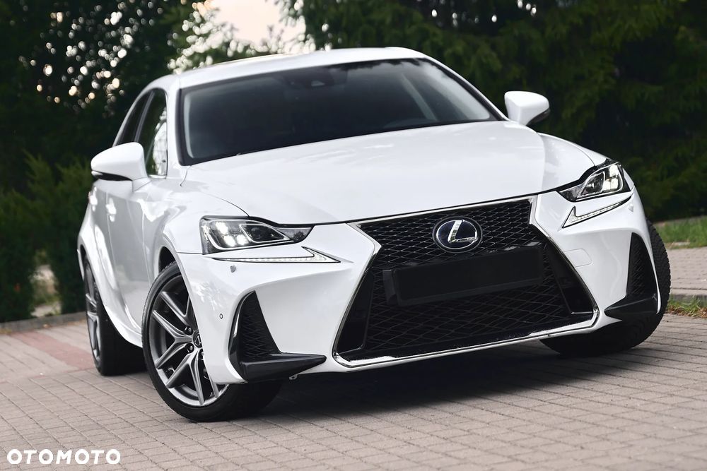 Lexus IS 200t / 300 F Sport - 3