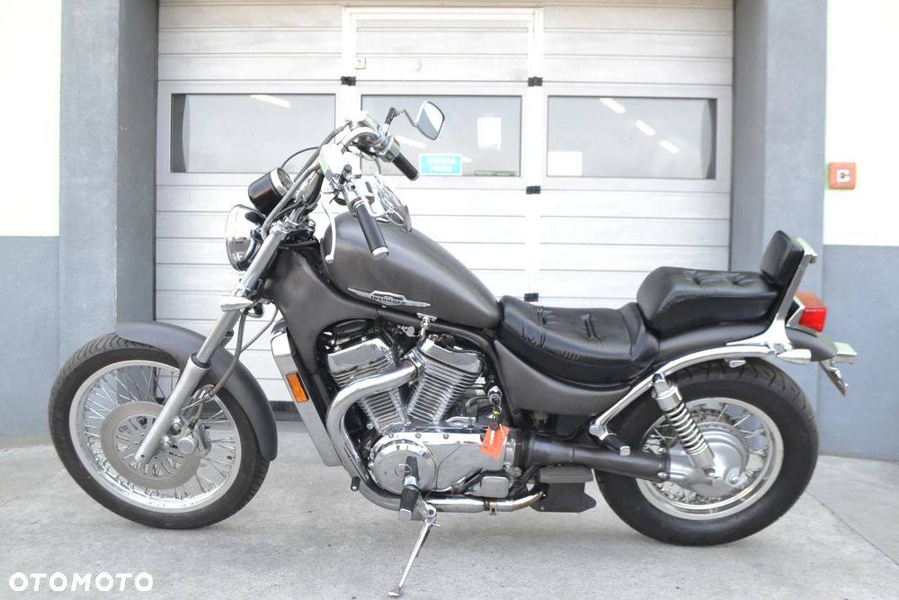 Suzuki Intruder - 2