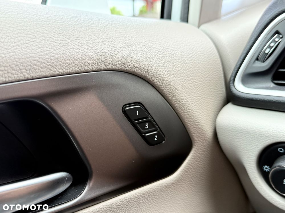 Chrysler Pacifica - 30