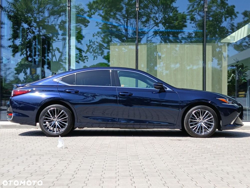 Lexus ES - 4