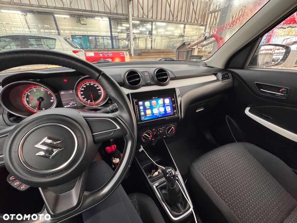 Suzuki Swift 1.2 Premium Plus - 12