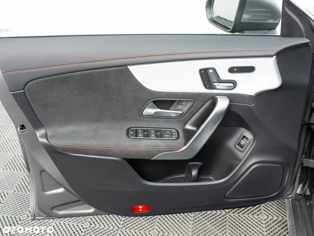 Mercedes-Benz CLA - 10