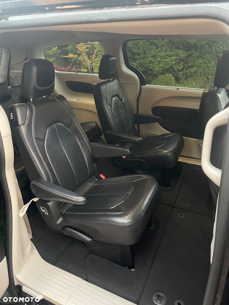 Chrysler Pacifica - 15