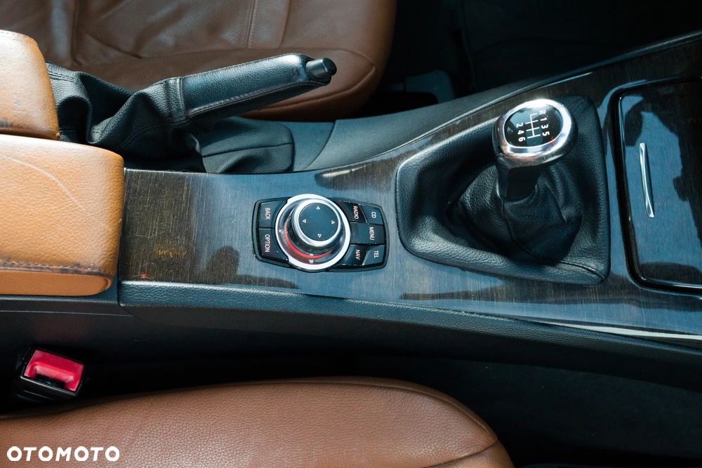 BMW Seria 3 320i - 11