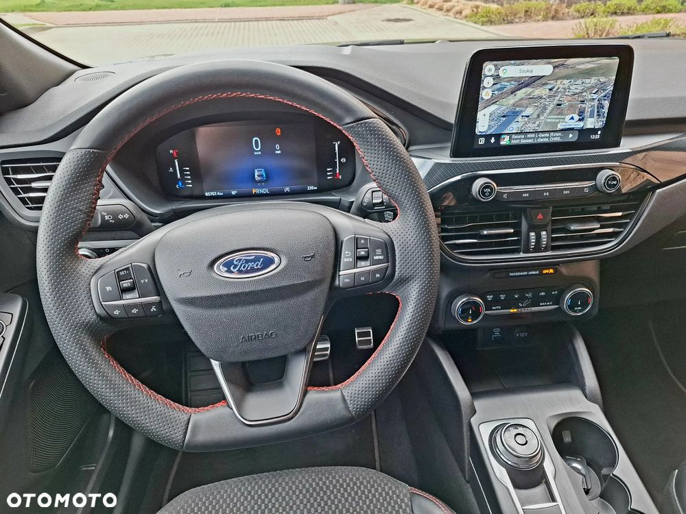 Ford Kuga - 24