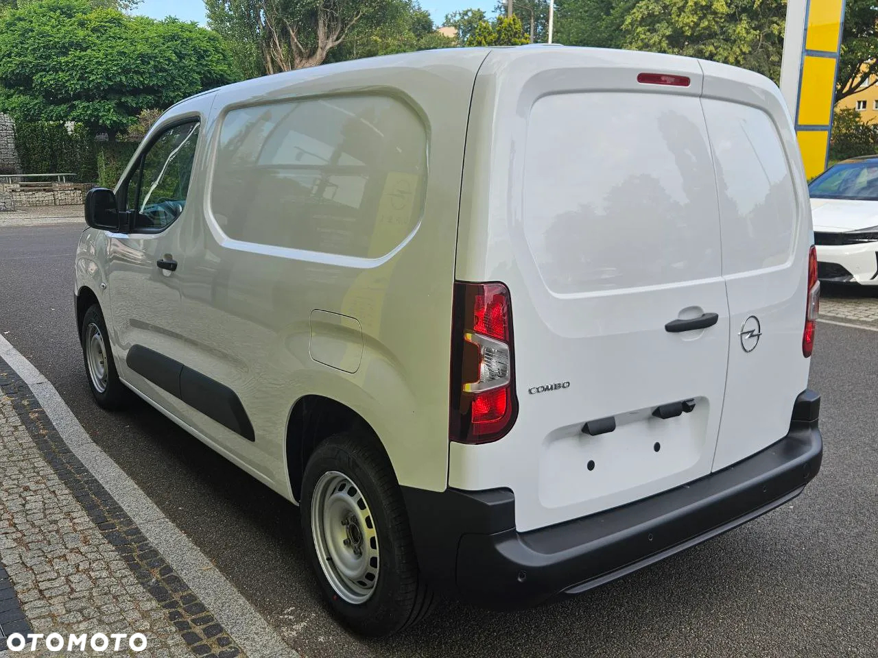 Opel Combo Cargo XL 1.2 110KM MT6 - 11