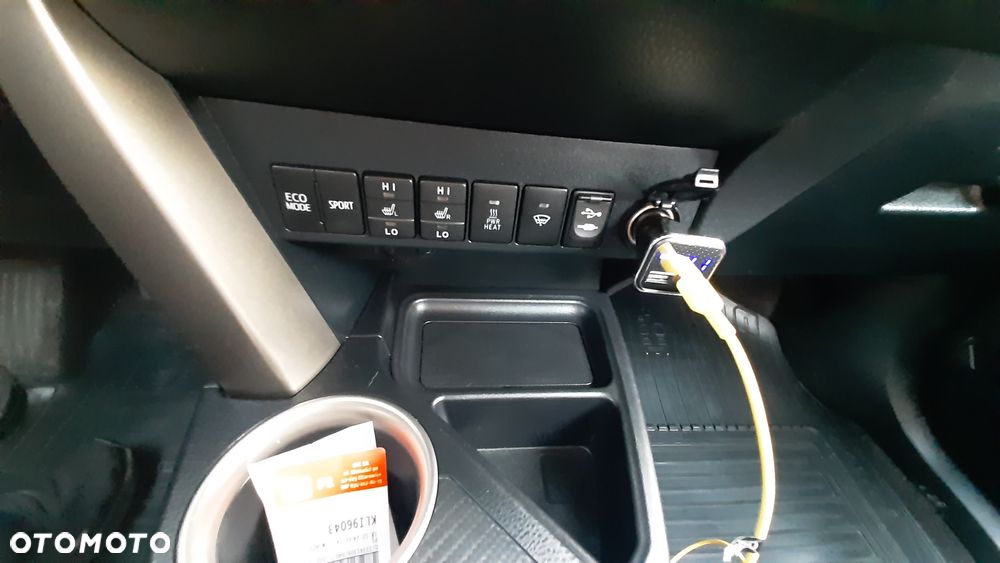 Toyota RAV4 2.2 D-CAT Premium - 9