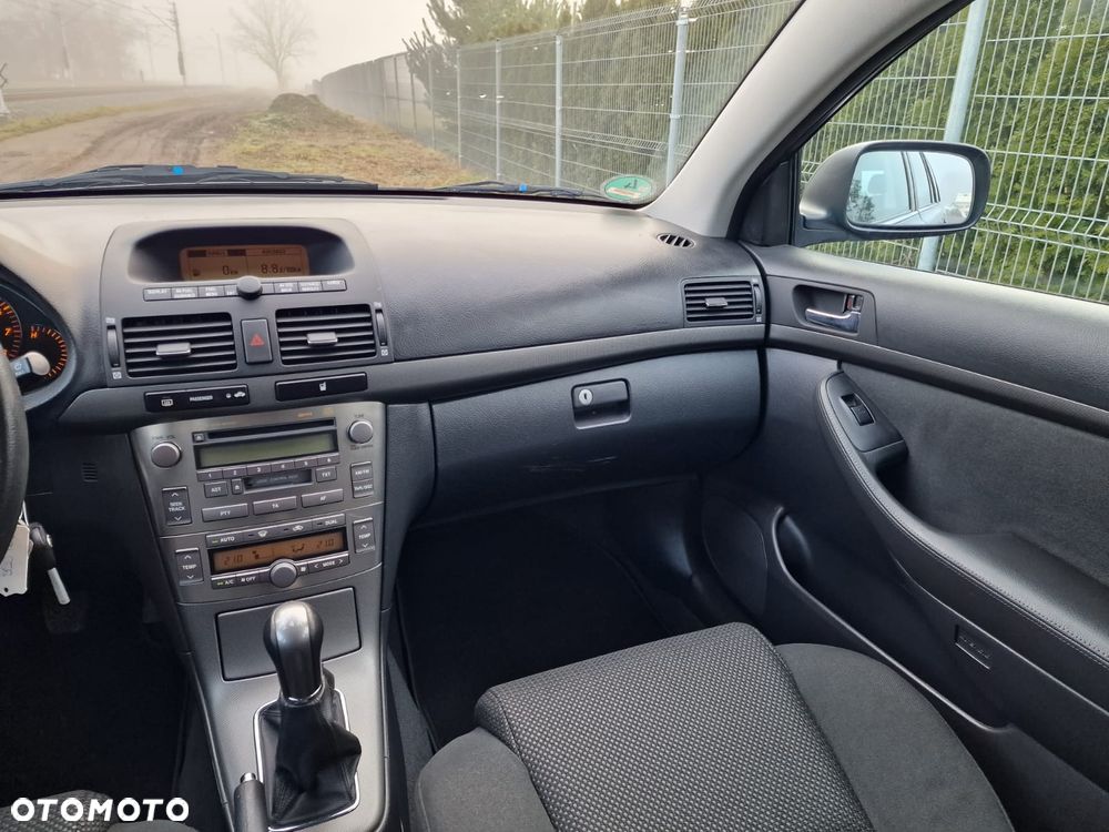 Toyota Avensis 2.0 VVT-i Executive - 9