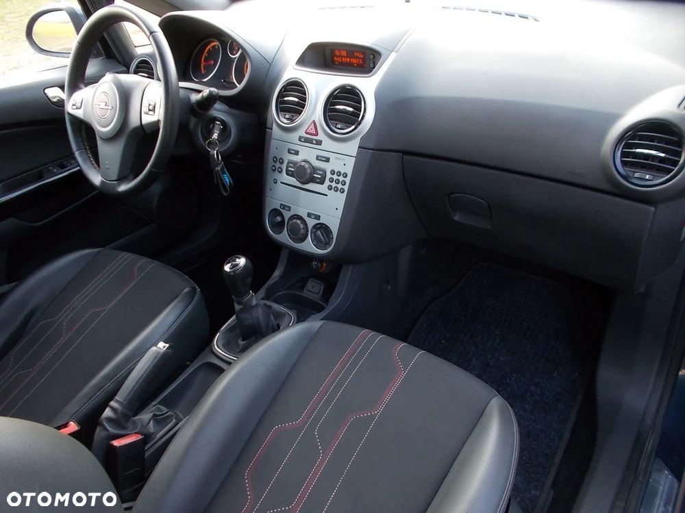 Opel Corsa 1.2 16V Cosmo - 8