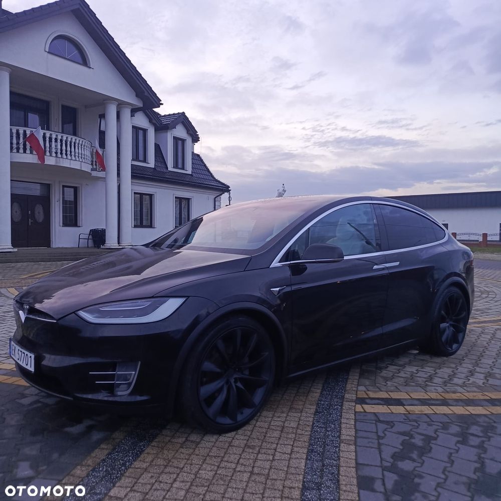 Tesla Model X - 9