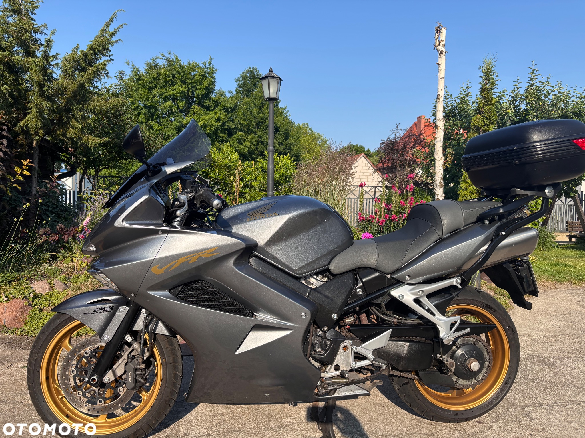 Honda VFR - 10