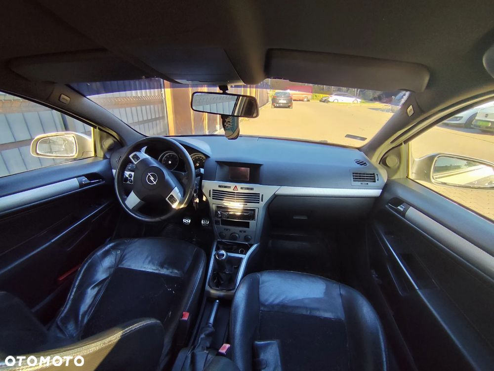 Opel Astra III GTC 2.0 T Sport - 9