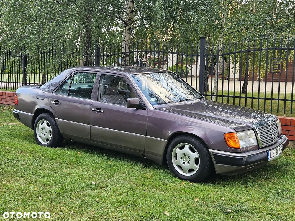 Mercedes-Benz W124 1992 photo 3