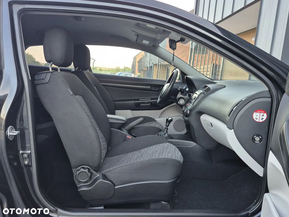 Kia ProCeed - 25