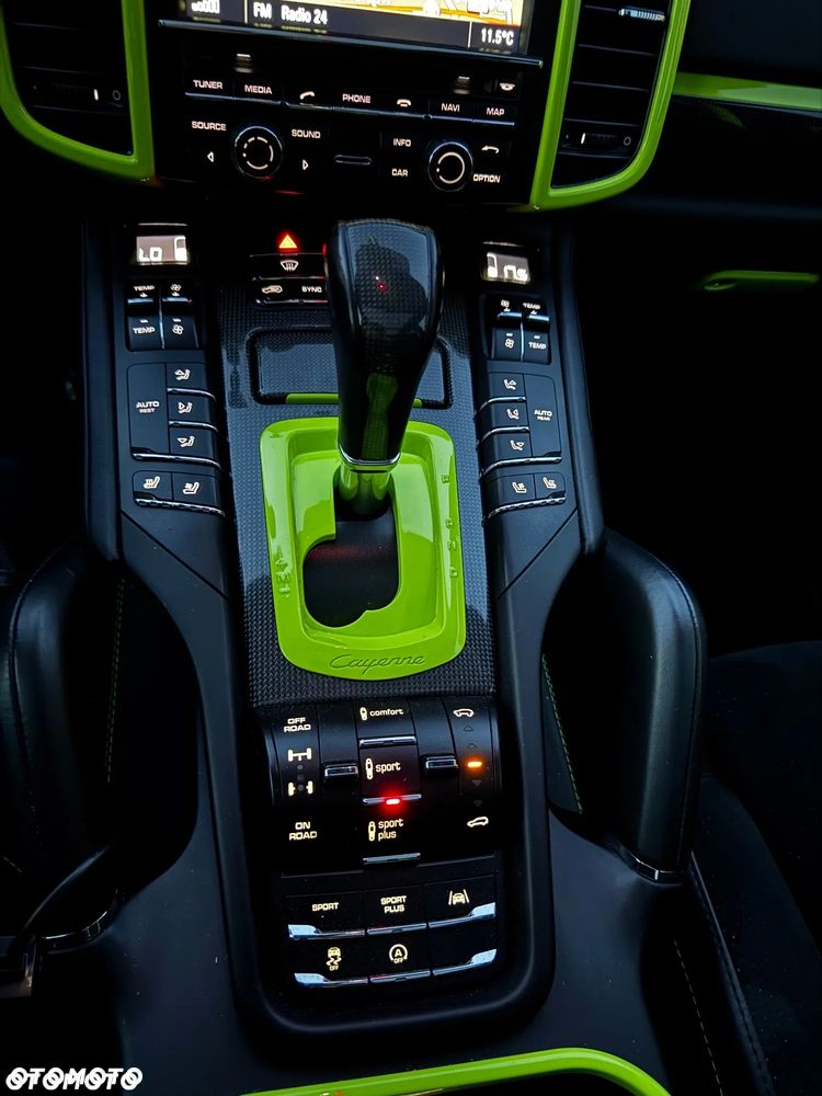 Porsche Cayenne S Diesel Platinum Edition - 10