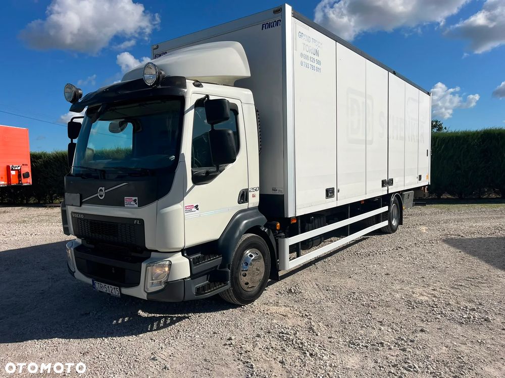 Volvo Dzierżawa izoterma z windą, otwierany bok - 3