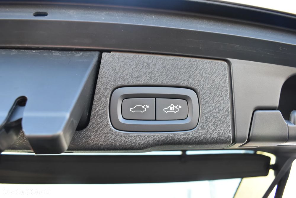 Volvo XC 60 B4 B Momentum Pro - 15