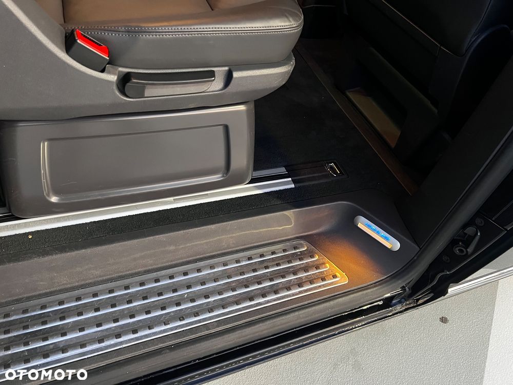 Volkswagen Multivan - 26